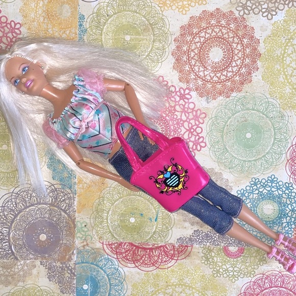 Barbie Vintage Bundle of 5 Dolls with Extra Clothes and Accessories - Picture 3 of 7